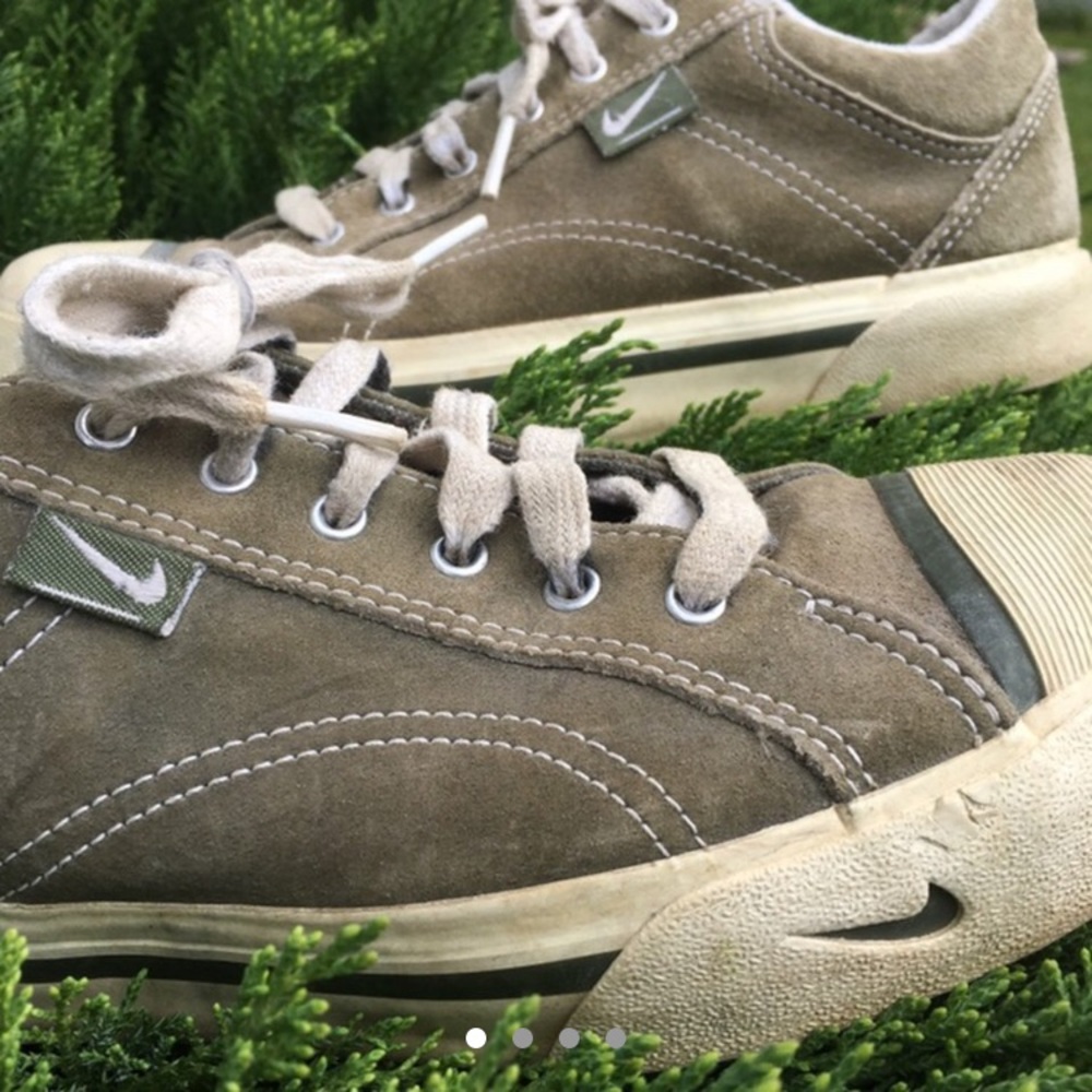 Vintage Nike Sneakers